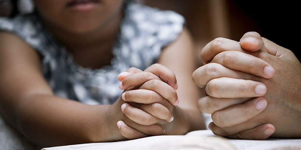 You are currently viewing Parent conversations: What are ways to foster a rich prayer life in children?