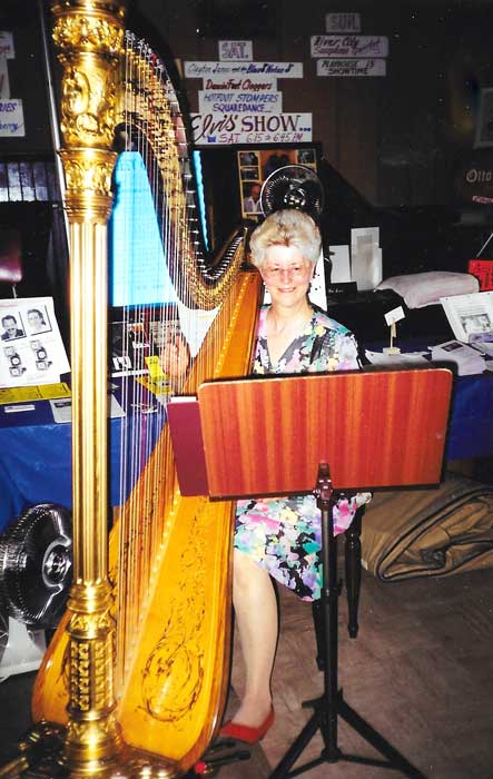 Elaine Stindt harpist