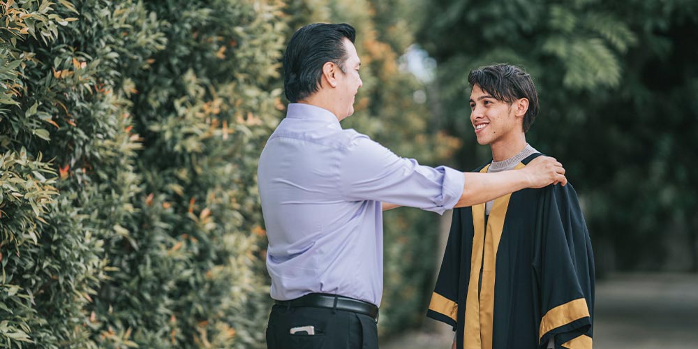 dad talking to son on graduation day